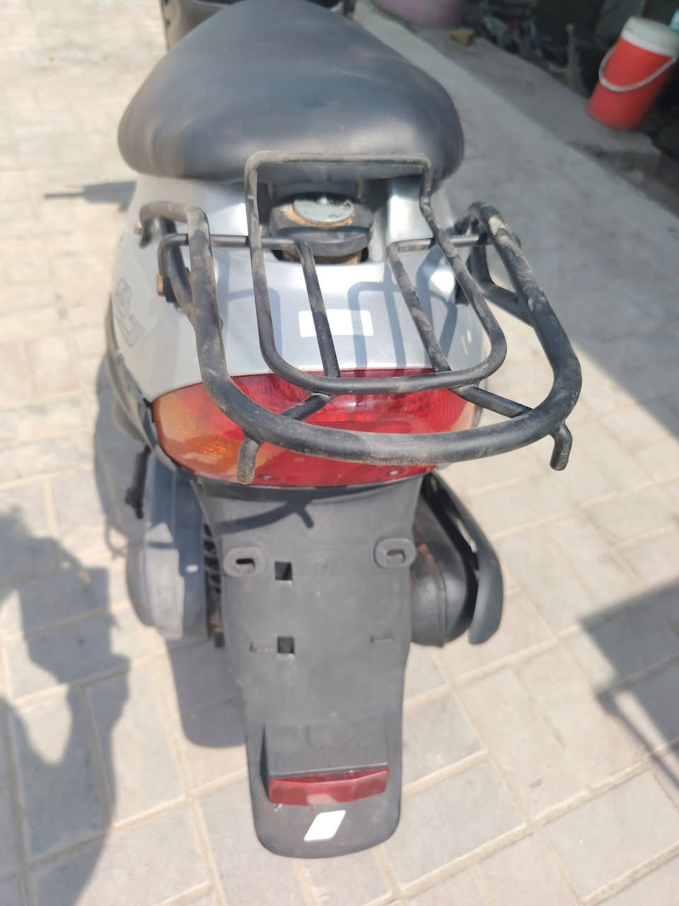دراجه بيجي للبيع السعر ٣٠٠ وبيهه مجال الشراي يتصل عل الرقم *********** كرهبايات شغاله مكينه ناعمه دراجه احله من الصوره
