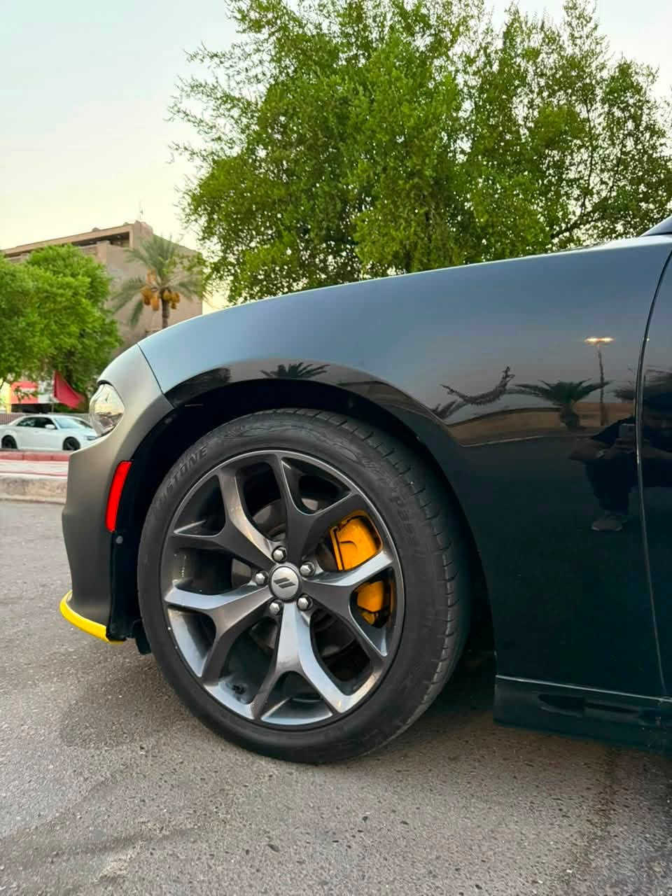 السلام عليكم  ورحمة الله وبركاتة
دوج جارجر بلاك توب موديل 2019 فئة Gt سوبر تراك باك 
رقم اربيل ب اسمي تحويل مباشر 
ضرر كلين تايتل عدا الباب الخلفي  جهه اليمين 
مع تقرير كار فاكس  السيارة عليه نانو سيراميك 
محرك 6 سلندر 3600vvt  عداد المسافة 93000 ميل 
بصمة ابواب وتشغيل عن بعد  شفتات ستيرن تحكم سبورت + سوبر تراك باك  شاشة كبيرة مع كامل ايعازاتها تبريد خلفي منفصل كشن السائق كهرباء هيتر مري  كشنات حضن مخمل ومدوشمة جلد حساسات خلفية  وبقية المواصفات المعروفة في فئة GT 
للاستفسار اكثر ***********
*********** 
سعر  225 ورقة وبيه مجال . 
استخدام شخصي فقط
