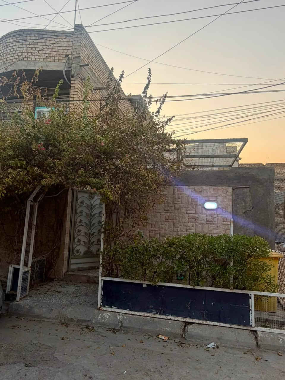دار 100 متر للبيع  5 في 20 طابق واحد
يحتوي على غرفة ومطبخ واستقبال وحمام داخلي 

اهده شارع ب المنطقه عرضه 10 متر

العنوان البلديات / حي التراث ( طابو صرف ) ثاني فرع على اعدادية الصناعة …
للاستفسار / ***********

السعر 152
