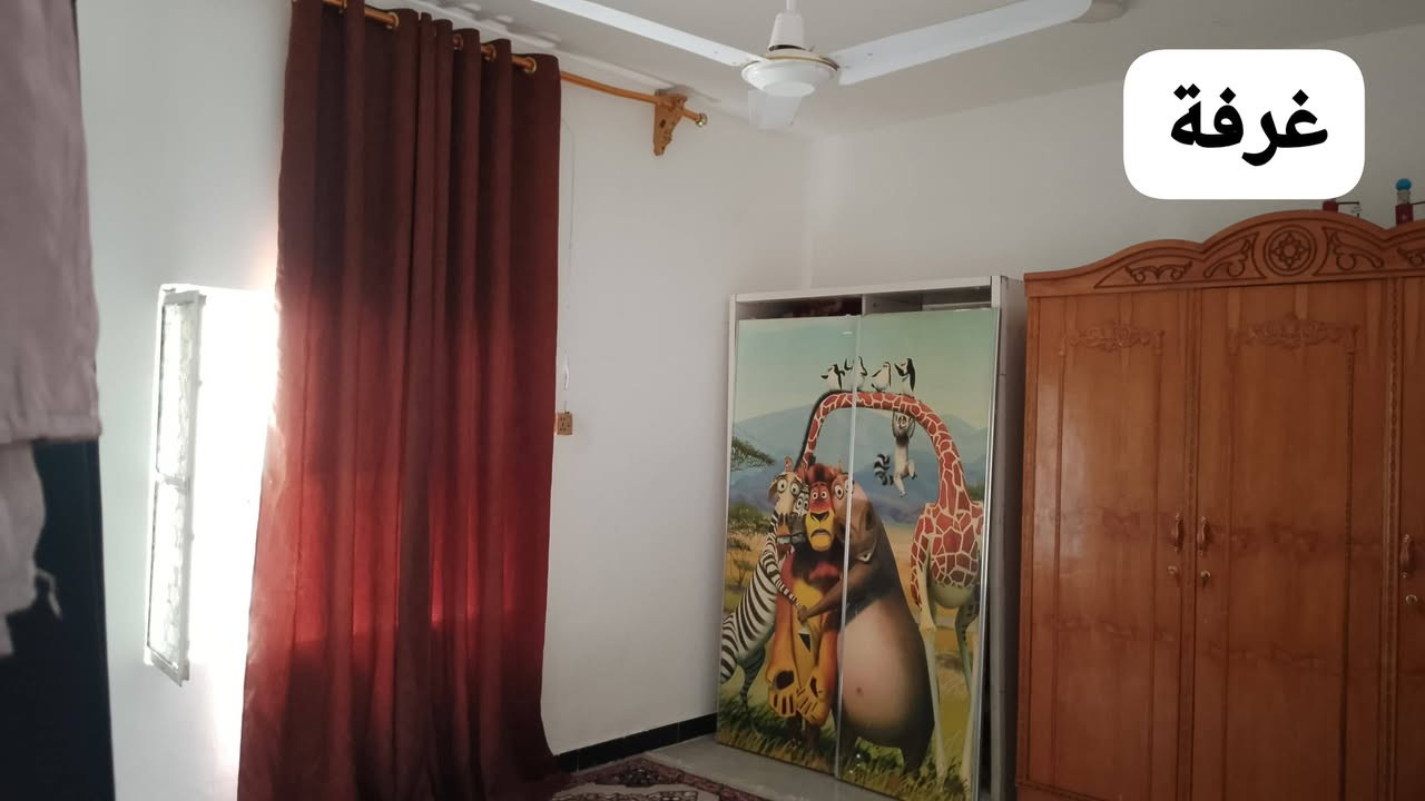 السلام عليكم 
بيت بناء بلوك مساحته 100 واجه 10 ونزال 10
موقعه صوب بني ركاب يم فوج الطوارئ
للبيع او المراوس وي بيت زراعي وينطي فرق
الاتصال على الرقم او واتساب
***********
