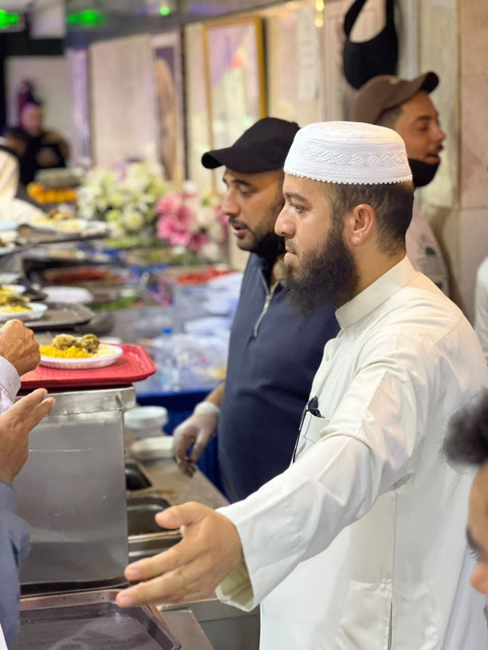 الحمدلله والصلاة والسلام على نبينا محمد وعلى اله وصحبه وسلم 

٨/١٤ ليوم الجمعة 
في أجواءٍ يسودها الود والراحة، يتناول معتمرونا الكرام وجبة  الغداء  في فندق ميراج طيبة   للرحلة البر من 
ضمن الخدمات التي نحرص على تقديمها بكل عناية واهتمام
نسعد بخدمة ضيوف الرحمن، 
ونسأل الله أن يتقبل منهم  طاعتهم  و يجعل أيامهم في رحاب  مدينة الحبيب عليه افضل الصلاة والسلام مليئةً بالطمأنينة والسكينة، 
♦️سدرة الإحسان للحج والعمرة 
في خدمتكم بكل محبة واهتمام.
للحجز للرحلات القادمة التواصل على الارقام 
*********** واتساب
***********واتساب
***********
