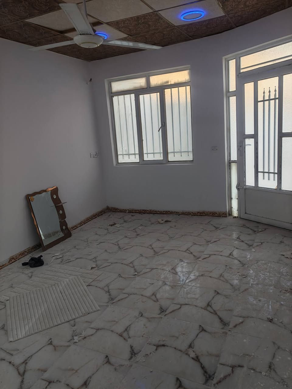 للبيع للبيع للبيع
دار سكني حي الجبيرية الثانية خلف المركز الصحي 
المساحة ١٢٥ متر
عرض الواجهة ٦ وربع متر 
النزال ٢٠ متر
عرض الشارع ١٥ متر حرف T
طابق واحد 
غرفة نوم واحدة سويت
إستقبال 
مطبخ 
صاله صحيات خارجية ملحقات كامله 
كراج
السعر مناسب جدا جدا جدا
السعر عل خاص او *********** موجود وتساب

