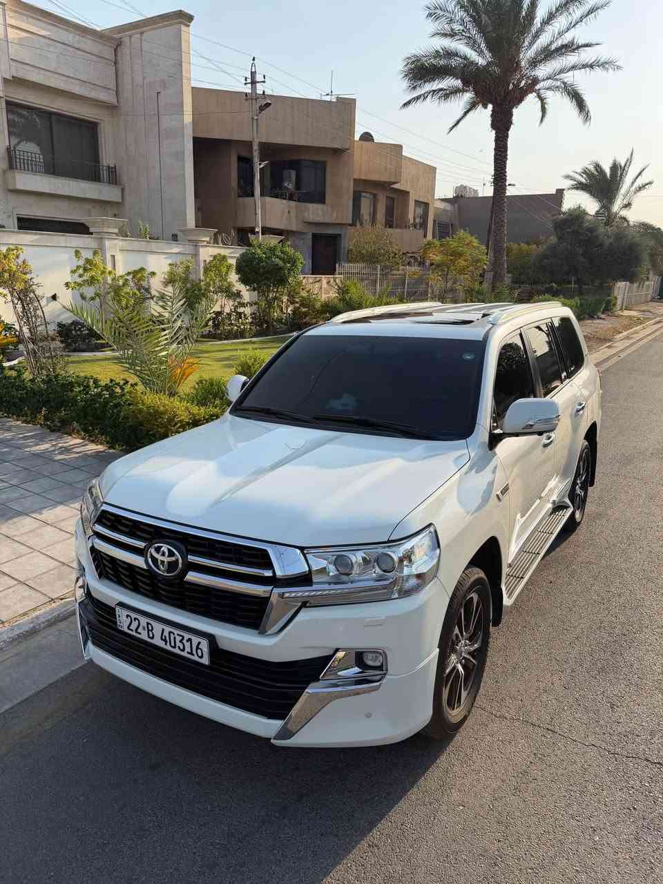 لاندكروز 2017 V8  رقم اربيل بسمي مضلله بل سنويه حتى جامه الأمامي سنه كامله 
فول مواصفات
بدون صبغ فقط بارد بسيط سونار موجود 
فتحه سقف
شاحن لاسلكي 
3 شاشات شاشه عاليه
كاميرات
ثلاجه 
حساسات امامي خلفي
كراسي كهربائية جلد
محرك 8 سلندر 4600
اشاره لكزس 
وباقي المواصفات معروفه كلش نظيفه مابيها نقص ابد 
العنوان بغداد  
اي استفسار اتصل *********** 

السعر 435 ورقه بغداد, العراق
