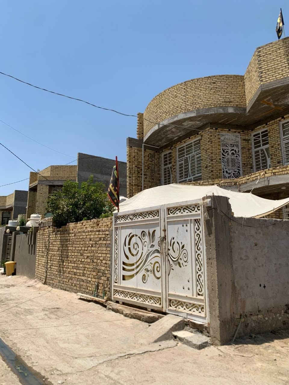 السلام عليكم دار للبيع طابقين موقع مميز طابو زراعي سند 25 المساحة 250م بناء حديث موقع البيت عله ربيانه
في الفرع مقابل وعد الكصاب 
خدمات ماء كهرباء كاملة شارع صب يحتوي الطابق الاول علة استقبال كبير وصالة كبيرة ومطبخ وغرفتين والطابق الثاني غرفتين وصالة قيد الانشاء صحيات داخليه وخارجية السقف للطابقين كونكريت مسلح 
المكان بابل المدحتية الحمزه الغربي 
السعر 140 وقابل للتفاوض استفسار اكثر *********** واتساب
السلام عليكم دار للبيع طابقين موقع مميز طابو زراعي سند 25 المساحة 250م بناء حديث موقع البيت عله ربيانه

