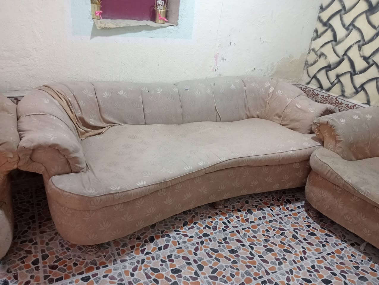 قنفات مال كويت قويات جدا ما بيهن ضرر 3 كبار وثنين صغار السعر 75 الف
مكاني حي الاصدقاء الرابعه ***********
