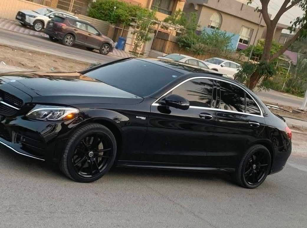 مارسدس 2016 C300 
فول مواصفات
محرك 2.0 تيربو 
ماشيه 150 
السياره حلوه وكامله ومابيه اي نقص 
السياره بيه قطعتين صبغ بدون دواخل 
للاستفسار 
***********
