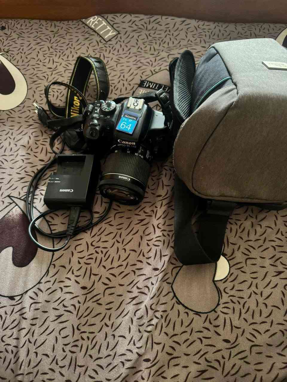 السلام عليكم

كاميرا كانون  EOS 700D

كاميرا نظيفة مع ملحقات كامله

للبيع السعر 450 وبيها مجال مكاني كوت للتواصل :
***********
