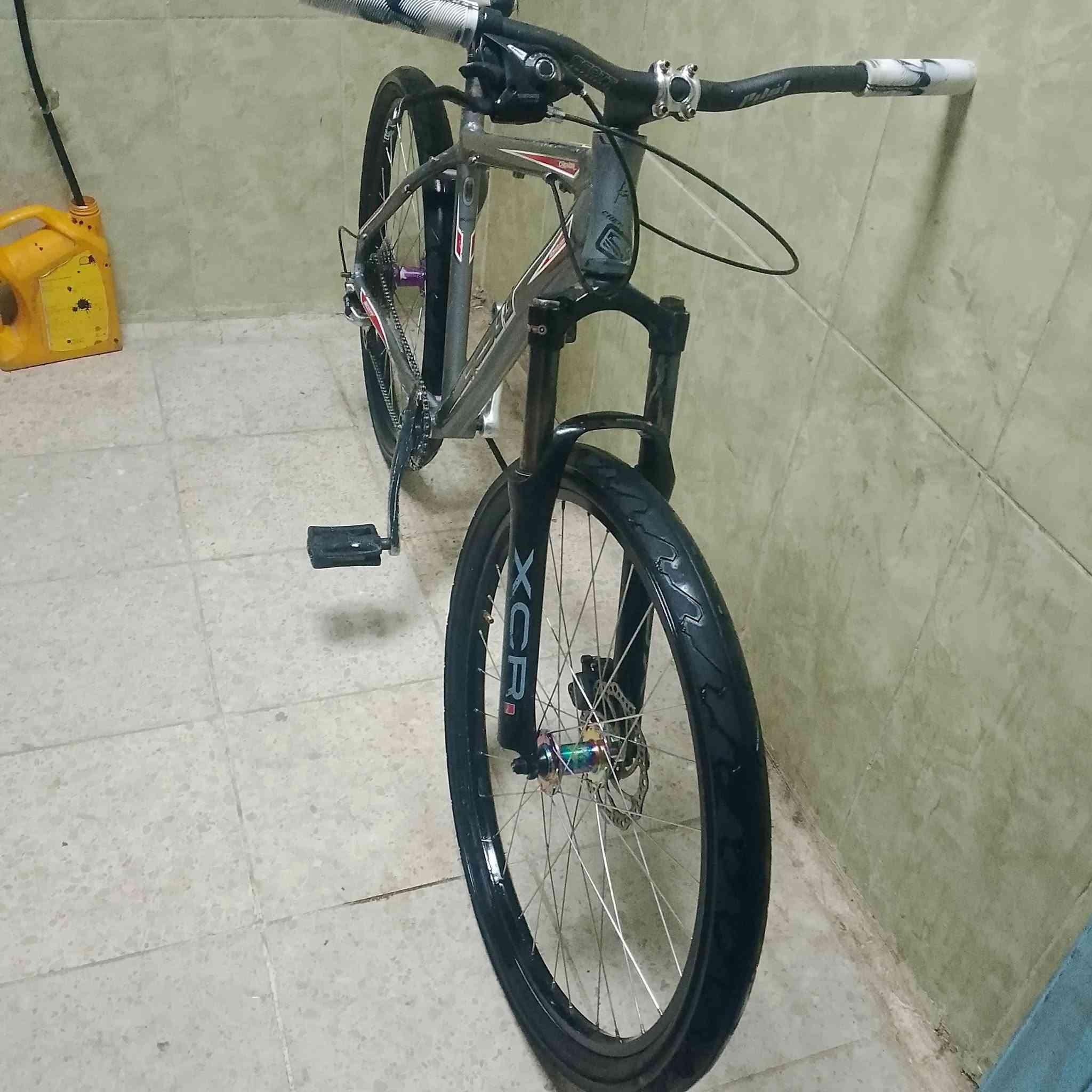 السلام عليكم بايسكل للبيع سكوت المنيوم حجم 26 بايسكل مزود سعر 150 وبي مجال للطيبين العنوان بغداد مدينه الصدر رقم الهاتف ***********
