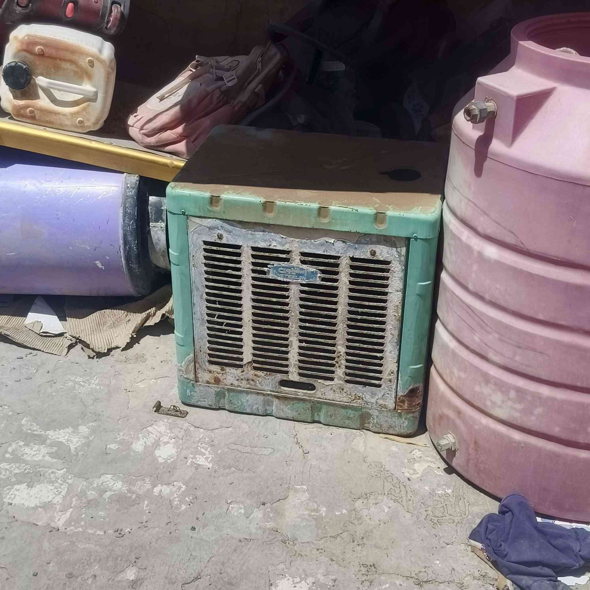 مبردات  كشر  بدون  ماطورات عدد 2  وحده زغيره وحده جبيره   السعر 60 الف ثنينهن مكان
حي الميلاد***********
