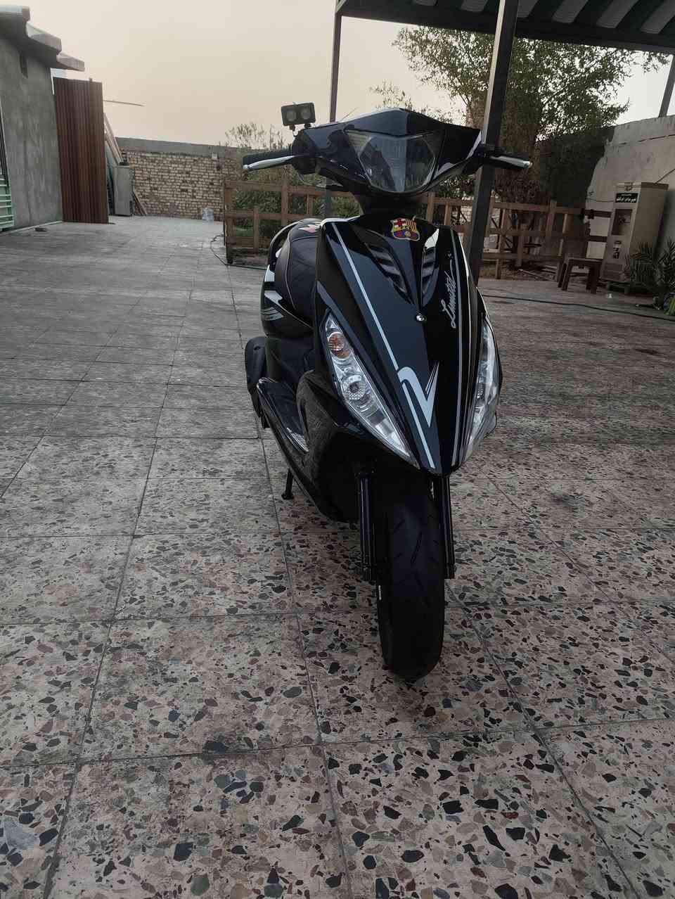 ماكس مضلع يباني رمبة كفاله عامه مكينه ما مفتوحه كفراتها بلاد كهرباء كلها شغاله مزوده كزوز صجمه ويلكب نجمه قبق فلاوين قطره مال دهن رياضي دبل خلفي رياضي تخم تاير جلاتين الايت زنون LED كشن اربعه والف دراجه جاهزه مجهزه صارلها شهرين من مطلعها سعر 725 وبيها مجال الاستفسار *********** أو متواجد وتساب مكاني بصره حي شرطه قرب محطت الرباط الكبير
