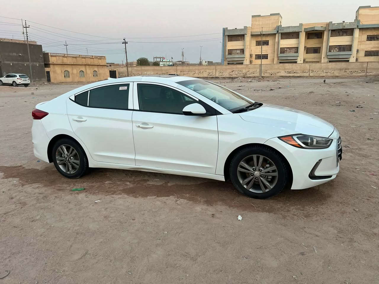 النترا مديل 2018وارد امريكي السياره كلين. كفاله. عده. بارد ب الهلال الخلف السايق فول مواصفات ١/١  فتحه  بصمه امرايات شفط   محرك 2000 دوش سياره مانقصها الف تبريد تدفئه حداده ربع ماذب عليها رقم ذي قار  سنويه ٢٠٣١   السعر ١٣٣ وبيها مجال 
المكان البصره الزبير. 
رقم الهاتف ***********
