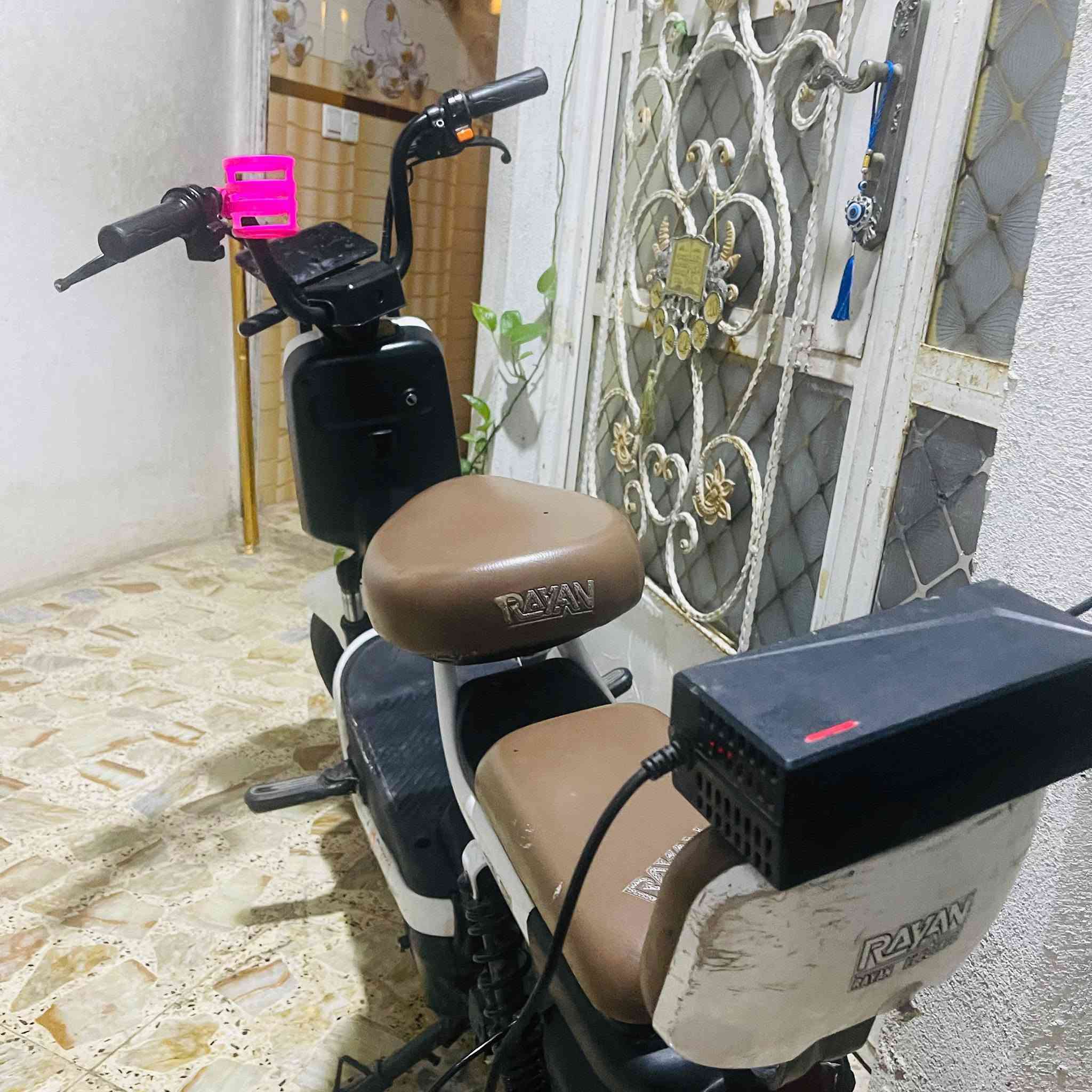 السلام عليكم دراجه شحن للبيع الدراجه شخط مابيه الدراجه جديده مكفوله كفاله اريده ٣٠٠ وبيه مجال المكان بغداد البلديات الزراعي ***********
