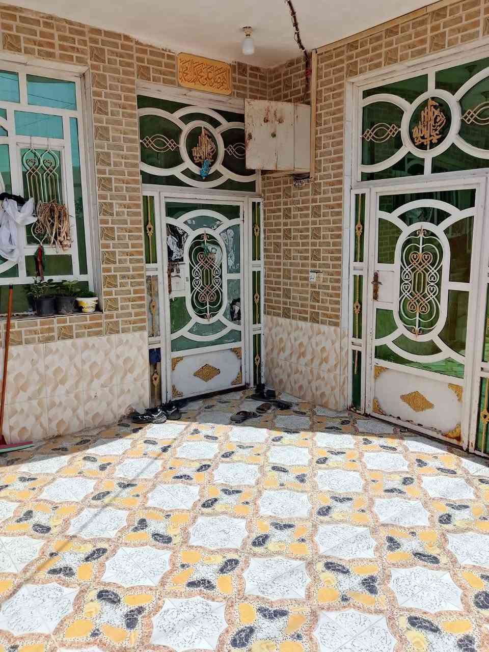 🏠 بيت طابقين
⚜️ عنوان الإسكان الصناعي حي المهندسين مقابيل ساحه 

⚠️ مساحه 100م

🔶غرفه صاله استقبال مطبخ صحيات طارمه منور

طابق الثاني غرفتين حمام صاله 
نوع البناء/طابوق كوكرنيت مسلح 

السعر 130وبيه مجال الاستفسار الاتصال علئ رقم ***********
