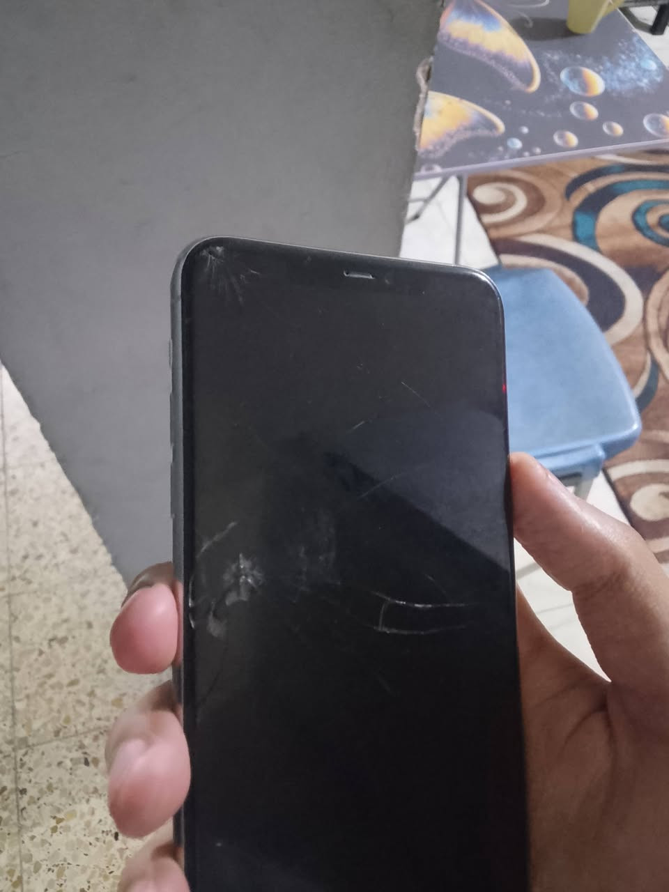 سلام عليكم 11برو ماكس جهاز نضيف بيه بس كسر بل كلاسه ذاكره256مكاني بغداد العامريه سعره 150قفل ربع مينزل ليعامل ليراسلني رقم***********
