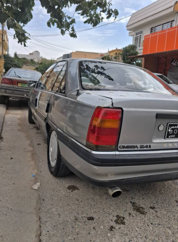 أوبل • فضي • ١٩٩٠