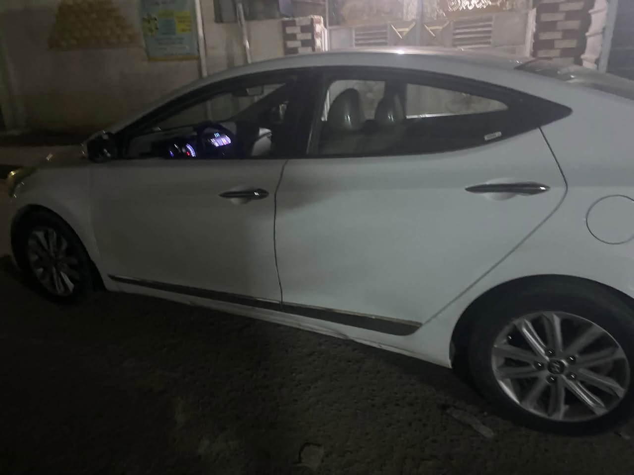 النترا موديل 2016 خليجي فول بيه ثلاث قطع صبغ  كير محرك1800 دوش تبريد جاهزات  السعر ٩٠  مكاني بغداد. الكرخ الغزاليه ***********
