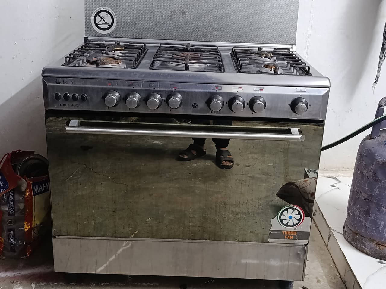 طباخ • نضيف • ما بيه عيب