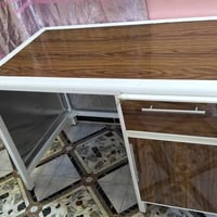 ميز مكتبي • شغل درجة أولى • ناحية أور