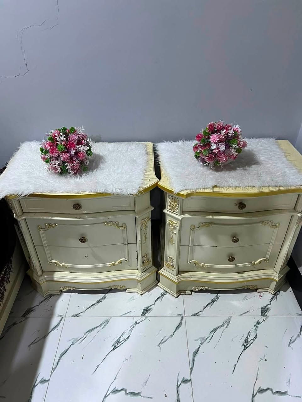 غرفه نوم كويتي نضافه 90
خمس قطع مكان بصره زبير 
رقم الهاتف ***********

