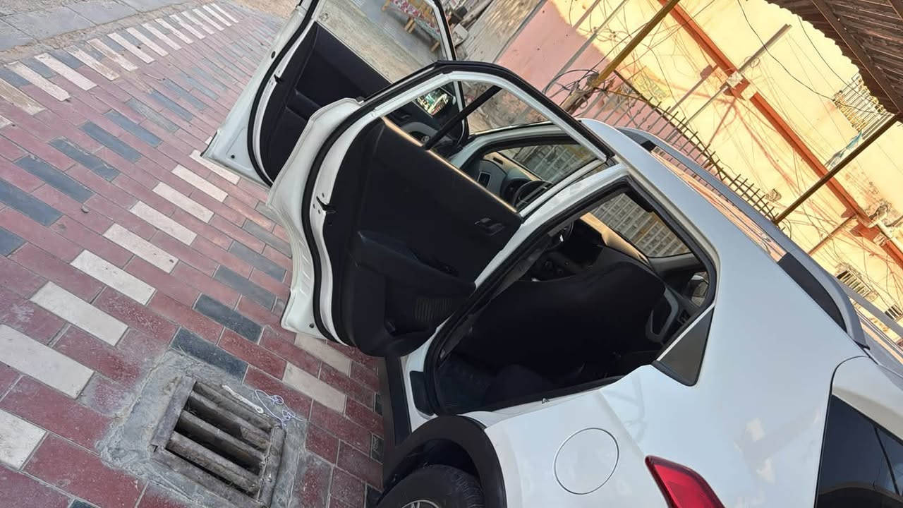 هونداي كريتا للبيع سياره جاهزه من كلشي الستفسار ***********
