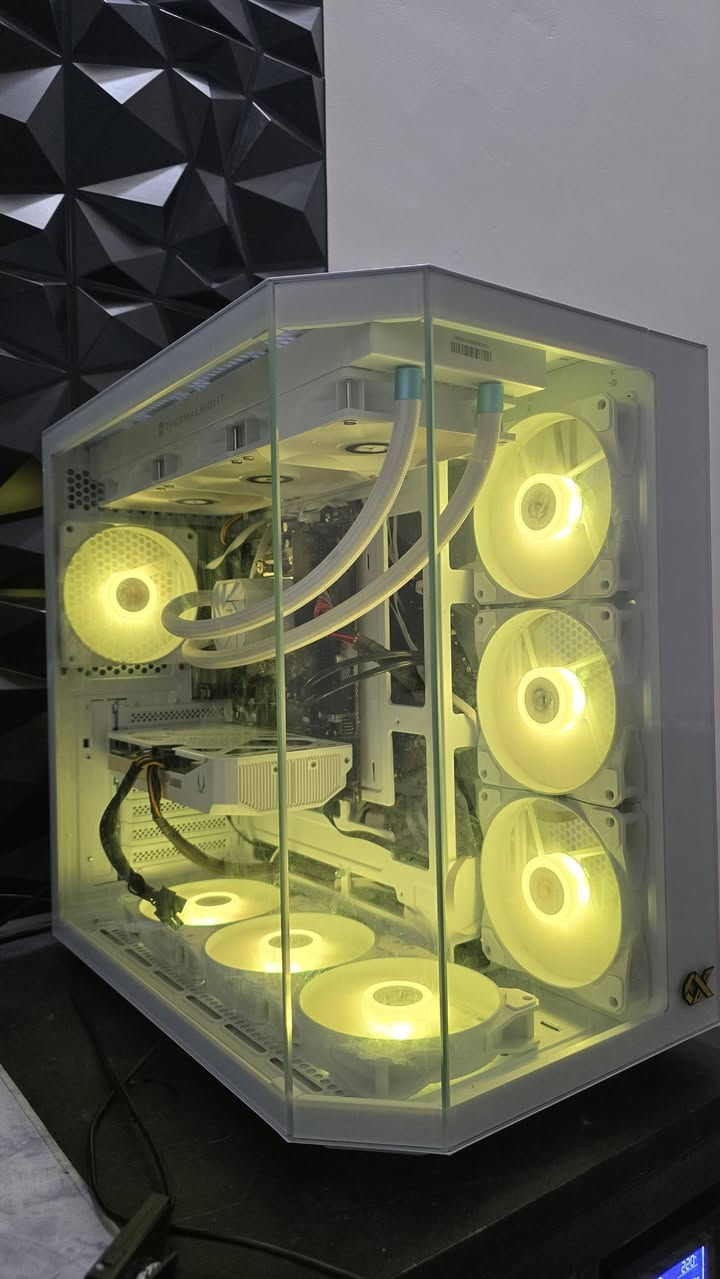 الجمال والرقي كلة هنا التحميعة كلهة بيضة عدا البورد  مواصفات
Rtx 5060 zotac 8g oc
R5 3600
M.2 512
B 450 as rock 
Ram 16 ddr4
Power 700w
تبريد مائي ثرملايت 360m
السعر 1200 مكاني بغداد دورة 
***********

