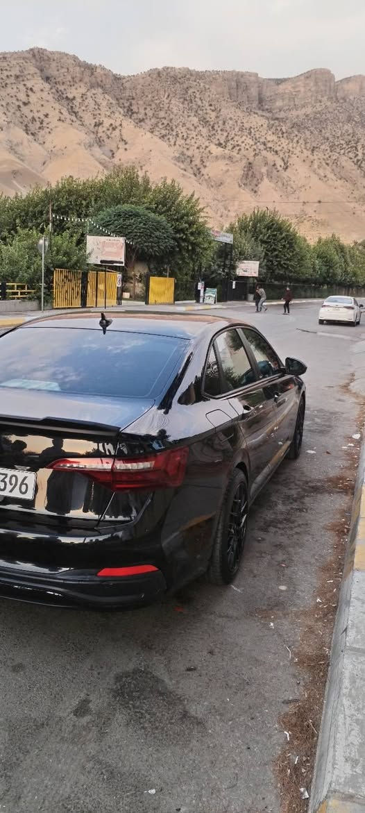 السلام عليكم جيتا للبيع موديل 2023 s sport كير عادي السياره رياضيه حادثها بنيد تبديل بدون ايرباك للاتصال *********** أربيل, العراق
