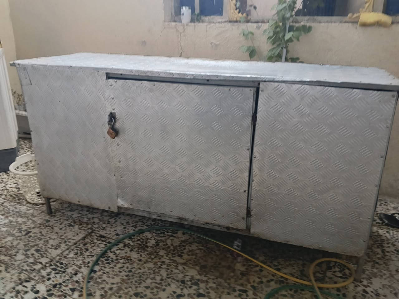 سلام عليكم براد مطعم برودة تجميد بشرط السعر 300 مستعجل عليها بغداد ميدنت الصدر***********. ميز طعام السعر 75
