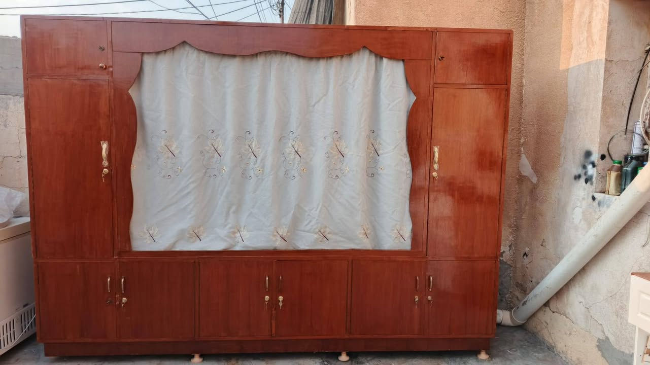 بوفيه سليمانيه 3 امتار للبيع نظيفه ما بيهه اي عيب استفسار اتصال ع رقم *********** كركوك, العراق
