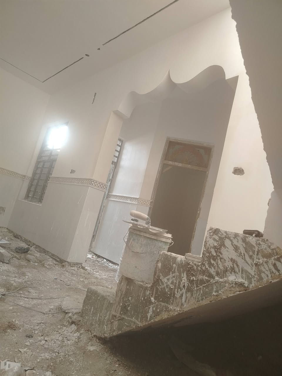 لبخ وبياض • جص ونثر • متفرغ حالين