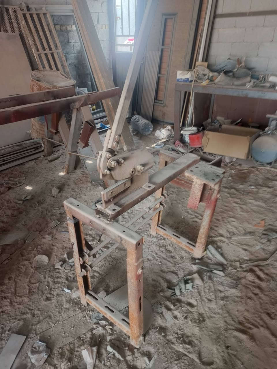 للبيع
كتر 10 حصان ماطور ياباني
مولده استره 5.5 كيفي
بنج بليت استعمال قليل
كبريسر 50 لتر 
اتصال او واتساب
***********
