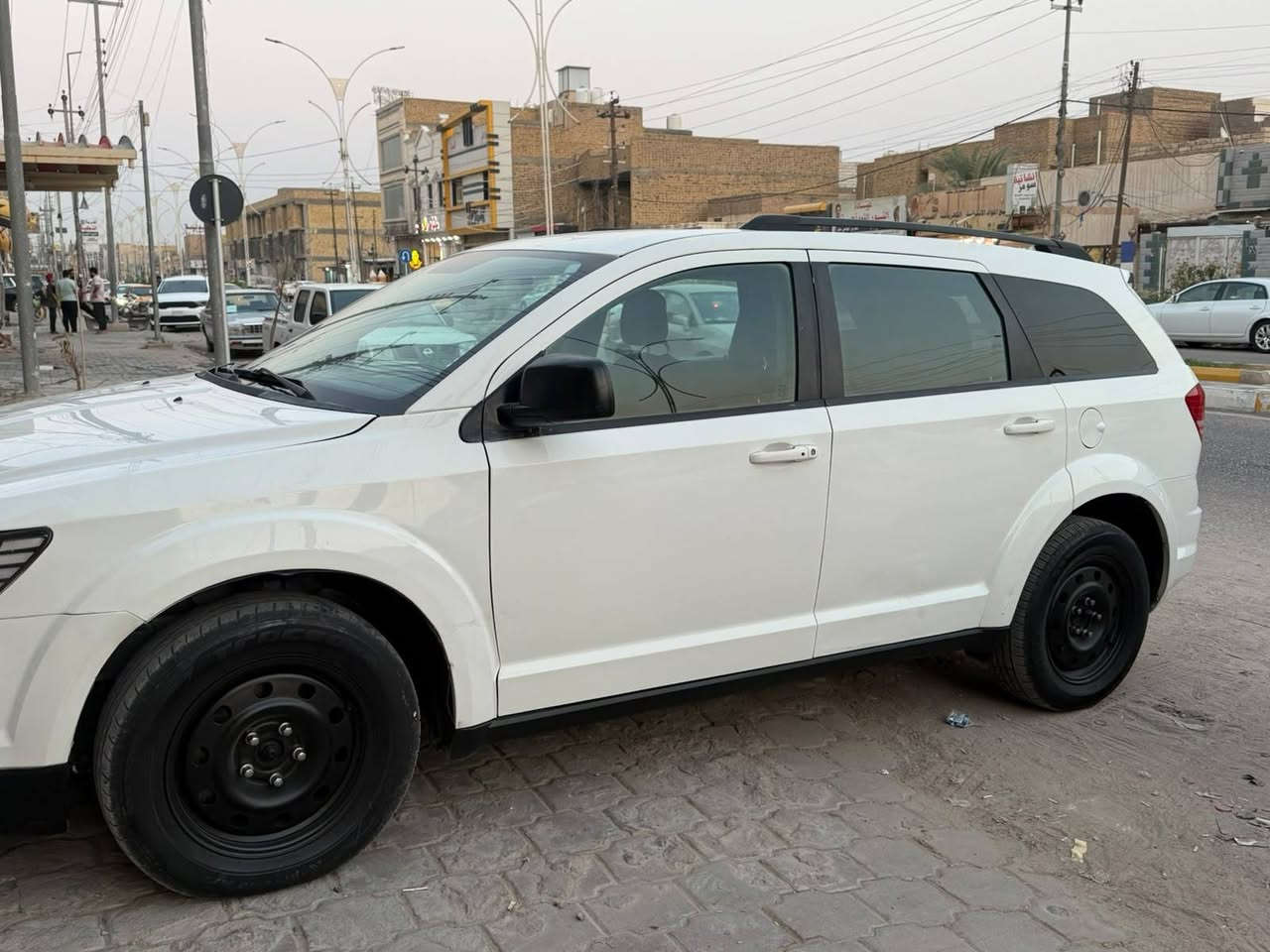جورني ٢٠١٦سياره جديده استخدام شخصي  محرك كير توني  شادهن سياره جديده بسمي سعر ١١٢ناصريه مركز *********** محرك ٤سلندر صبغ قطعتين فقط
