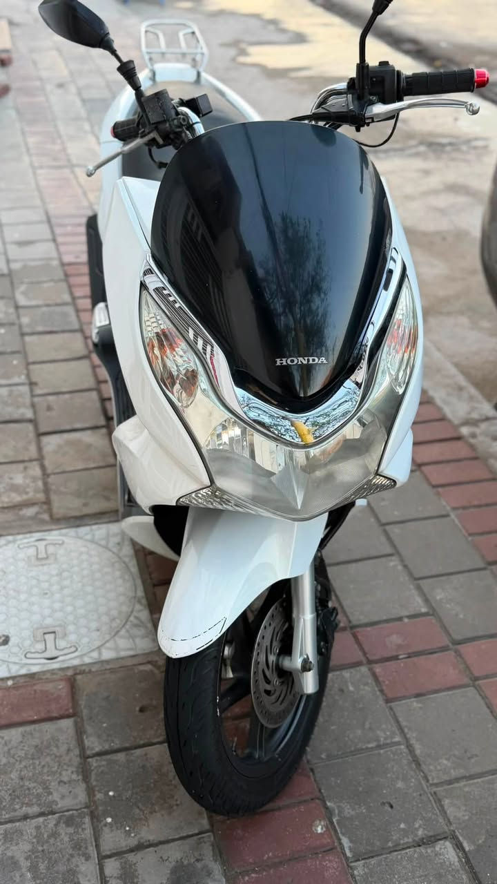 سلام عليكم اخوتـي دراجتـي للبيع فدواتكم
PCX2016

35 ماشـية بلادي كلشي بيه يدات تدفئة
 من الفتح والتبديل وكل الامور
منزلة رمبة موجودة الاوراق منفيس ومكاتبة واني خادمكم 
تـشوفه م عجـبتك اعبر المنشور فدوا تروح الدراجة هيه وتراب رجلك تخـابرني ع السعر تقديرك عزوبيتك بـداخل بيتي 

مكاني بغداد جميلة :***********
رقمي يمكم وتأمرون امر ايشي خلاف كلامي تعاتبوني
