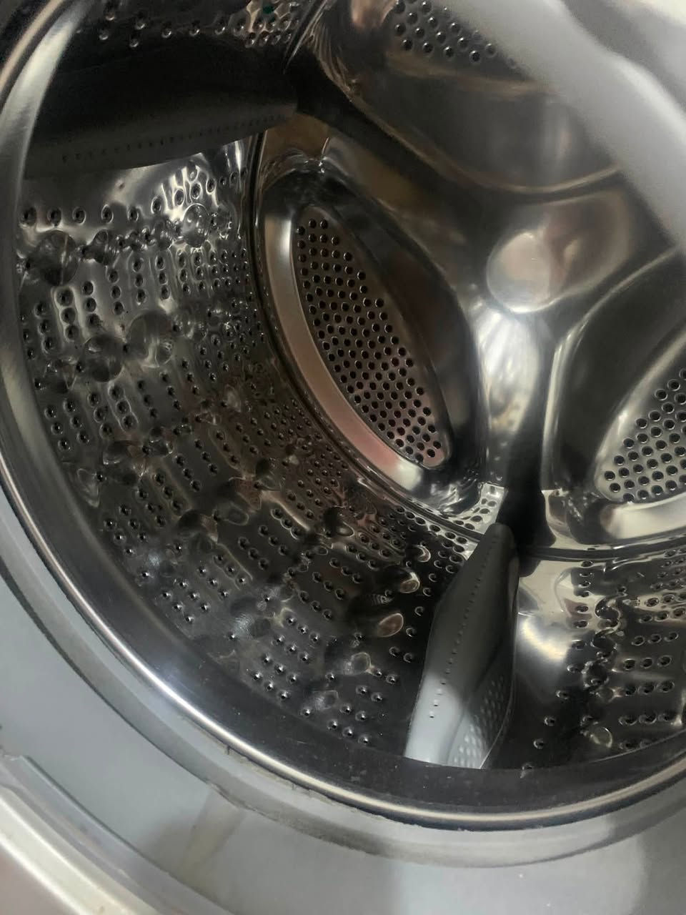 للبيع غسالة LG 
سعة 8 كيلو
أوتوماتيك 
حوض نظيف جداً  
💰 السعر: 225 ألف دينار 
📍 بغداد حي العامل
📞 التواصل***********
بغداد حي العامل
