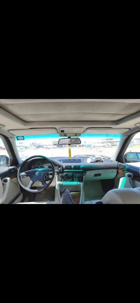 وBMW 525 مسكر تك فانوص.    موديل1991.   محرك كير كفاله                  كشنات جلد  مصبوغه  عام  سياره حلوه نضيفه عوزه بس ترتيبات بسيطه  
بيه منضومه زنون  
باتري تايرات جدد 
سعر 49 
بيع مستعجل 
عنواني بصره شط العرب 
***********
