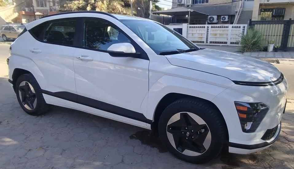 الشحنه الكاملة تمشي 450  الى 550 كيلو 
مواصفاتها نص فول 
هيترات بالكشن 
رادات امامي وخلفي وسياقة ذاتية وتحديد مسار
شاشه كبيره ومتصلة
حجم البطارية 64 كيلو واط
ماشية 37 الفة
السيارة حادثها بنيد بدون شواصي بدون لغد بدون ايرباك ترقيم جديد ايرباك فقط ستيرن ومسستم بدون اي مسج 
رقم شمالي تحويل مباشر
مكانها بغداد الكرخ. وسعرها 150
*********** بغداد, العراق
