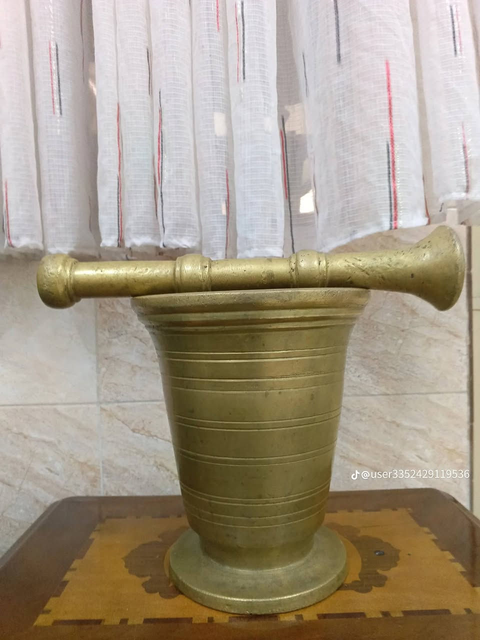 سلام عليكم هاون للبيع قياس 24 بغدادي مخطط وزن 13كيلو ثقيل جدا نظافه 100% ***********

نص مكتوب في الصور:
- @user3352429119536