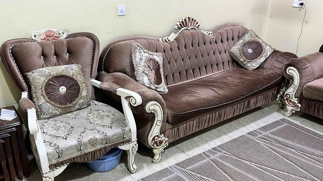 تخم قنفات و ميز تلفزيوم
كركوك حي الخضراء 

السعر 400 الف 

***********
