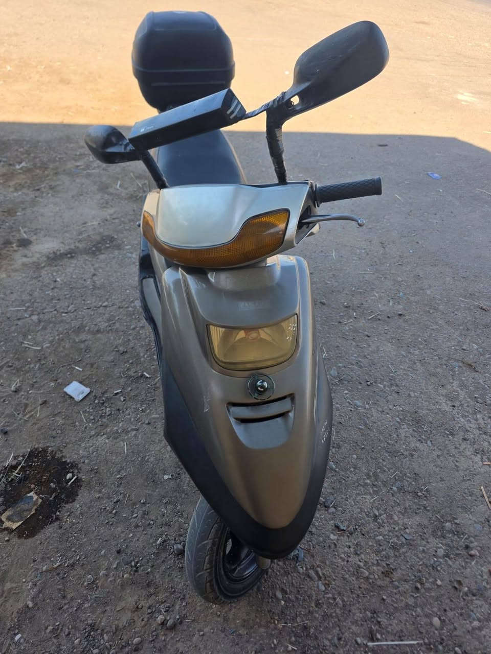 دراجه YAMAHA فراشه..لا تنقيص ولا تبخير نظيفة..فقط بيها صجمات مال الهندر مع العلم الهندر شغال.. السعر 400 وبيها مجال العنوان السجله *********** وإذا مراوس بايراني اراوس
