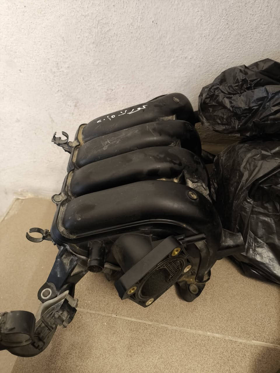 السلام عليكم عندي غراض كورلا للبيع
بنيد + جاملغ ايمن وايسر بلادي بس لون جارد رصاصي +دكشن بارد 

+كمبريسر ومنضومه كامله مال تبريد عنوان كوت 

استفسار اتصل (***********)
