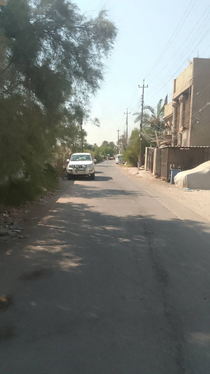 بيت للبيع مساحه 100 متر مسلح  سند 25 بسعر مناسب كلش. بيع مستعجل بغداد جسر ديالى القديم شارع تويثه شارع صوره البيت يحتوي على غرفتين ومطبخ وحمام خارجي وداخلي وترك بيت نضيف وجديد. ومرتب يوجد ماء كهرباء ومجاري الاستفسار الاتصال على رقم ‏‪***********‬‏ أو مراسله صفحه أو تصال رقم وتساب ***********

