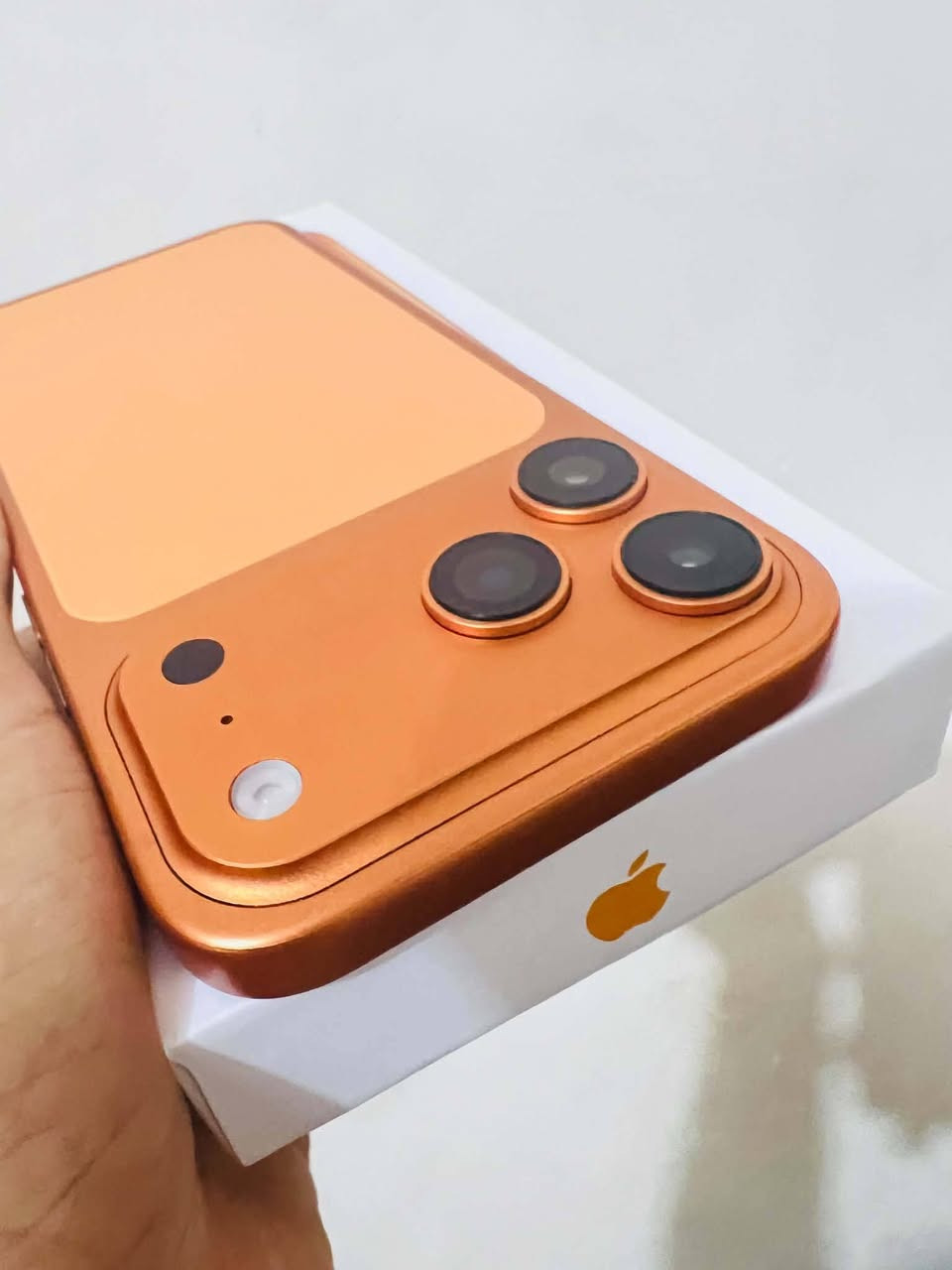 السلام عليكم للبيع او مراوس 
iPhone 17pro max.                    كوبي ماستر طبق الأصل
ذاكره 512 ياخذ تك سيم كارت 
نضام ايفون ينزك جميع  البرامج
لون مميز برتقالي 🧡🧡🧡
كامل ملحقات كارتون + كيبل الاصلي +كفر شفاف اصلي
شحن تايب سي كامره تخبل يشغل كامره من الجانب
سعره 185 وبي مجال حك الجيه 
مكاني حله طريق سده محاويل 
للاستفسار ***********
تحياتي للجميع🫶
