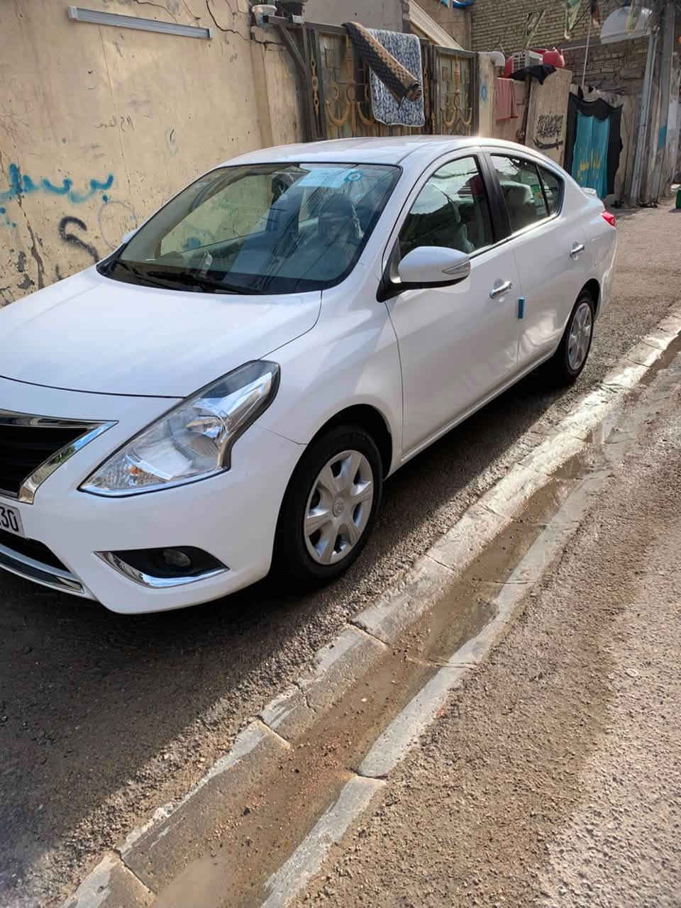 السلام عليكم 
نيسان صني مصري موديل 25 
ماشيه 41 الف 
بيها بس هاي الطخه باب الصدر عايفها على حطتها   السعر 123 بكان السياره الحبيبيه قرب مطعم وليد 
***********

نص مكتوب في الصور:
- قص
