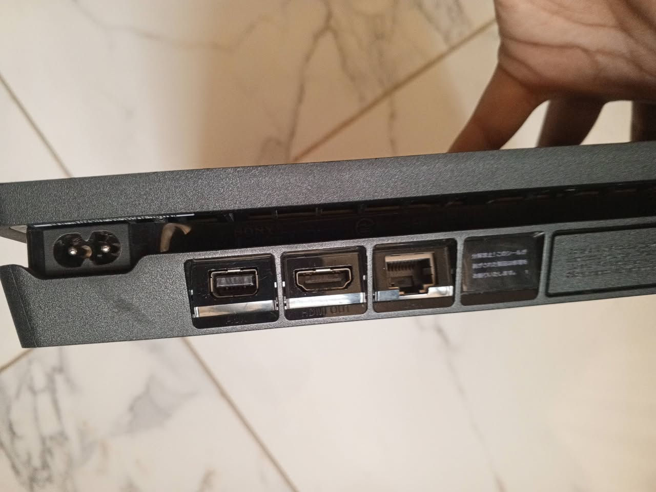 سلام عليكم بلي 4 للبيع بلي جديد كلش ما مستخدم هواي تقريبا شهر يجي ويا جوستك 1 اصليه واير HD الاصلي واير تشغيل بلي الاصلي كارتونه مالته متطابقه مع كود البلي سعر البلي 225 وبي مجال مكاني بغداد تواصل ***********
