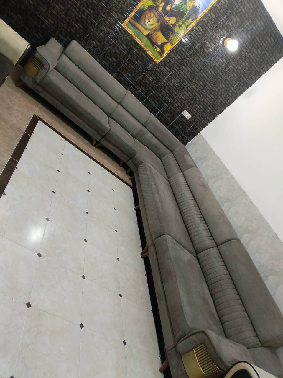 ديوان • ٩ مقاعد • مستعمل نضيف