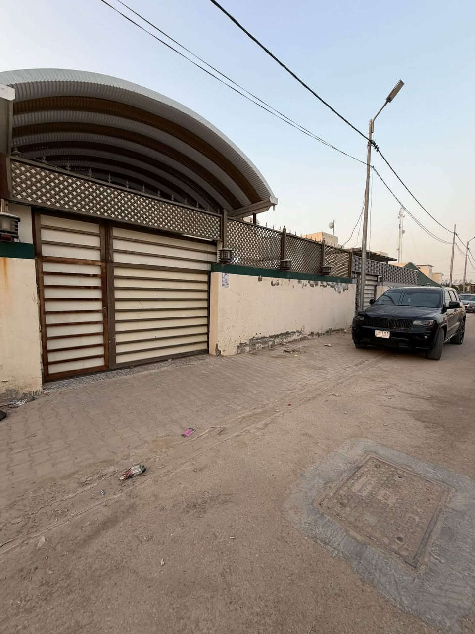 دار للبيع في مجمع ابو تراب 
ملحق مرحله الاولى مساحه 200م 
بناء طابوق جمهوري صبه رفت 
سند حر يباع نقد وبسعر مناسب 
الاستفسار اتصال ***********
