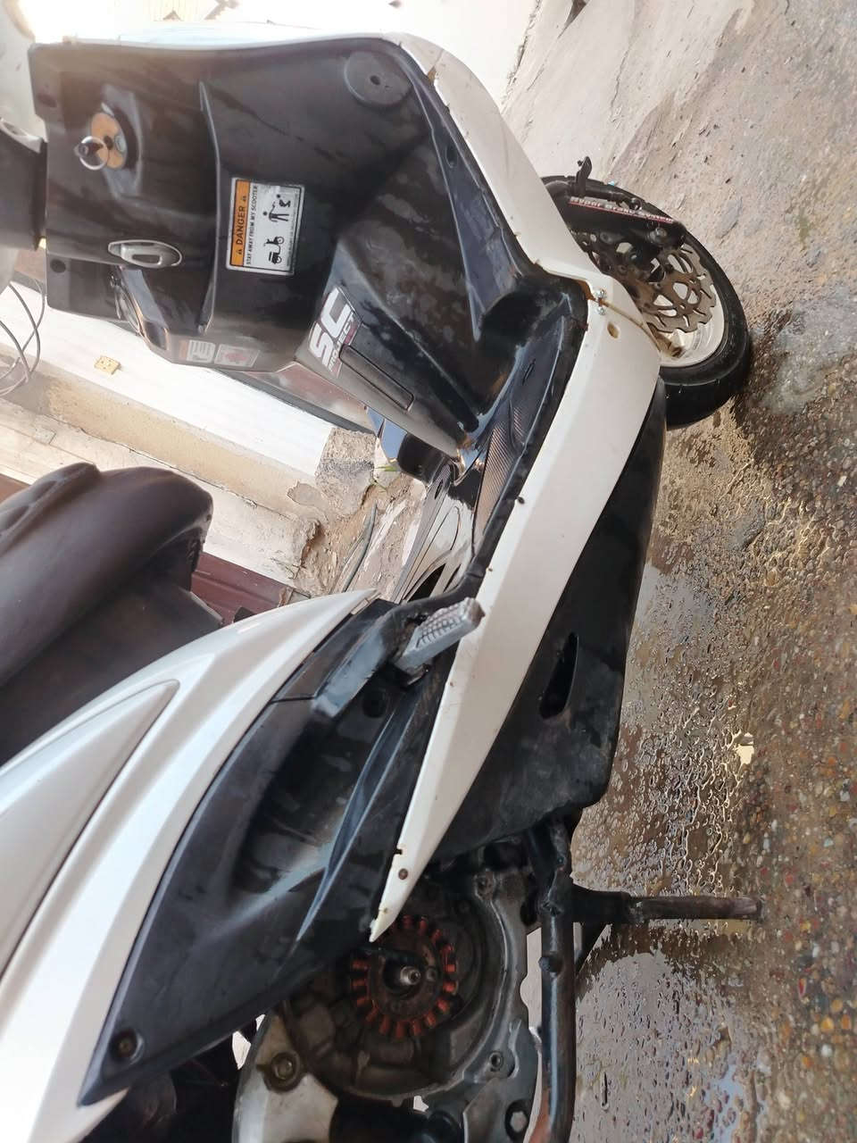 سلام عليكم سكنس طلاعات. نوزل الدراجه. جويتر. شغال وجديد منضومه بانزين جديده الله ييشهد فيت بم ونوزل جدد دراجه يرادلها فلاوين وترتيب لان عندي شيله وغراضها نصها ضاعن سعر ٢٥٠ . ***********
