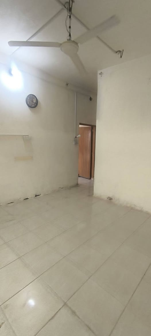 مشتمل للايجار 
العنوان بابل حي الجزائر خلف ملعب الاداره المحليه 
يحتوي 
غرفه نوم 
هول +مطبخ 
مجموعة صحية معزولة 
مبلغ الايجار 250 الف دينار 
للاستفسار الاتصال 
***********
***********
مكتب عقارات أبراج بابل 
عنوان المكتب بابل حي الجزائر مقابل الجسر الدولي
