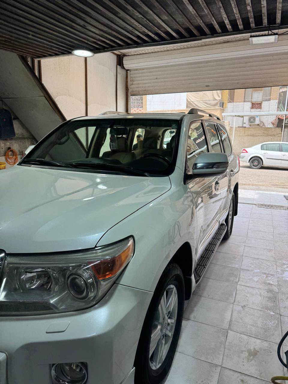 السلام عليكم ..  GXR 2012 للبيع 
السيارة كفالة عامة 
ماشية : 170 KM الف 
السيارة بأسمي تحويل او وكالة 
رقم سليمانية 
محرك + گير (كفالة شرط الفحص )
السعر : 31,800$ وبي مجال .
العنوان : البصرة 
رقم الهاتف : *********** البصرة, العراق
