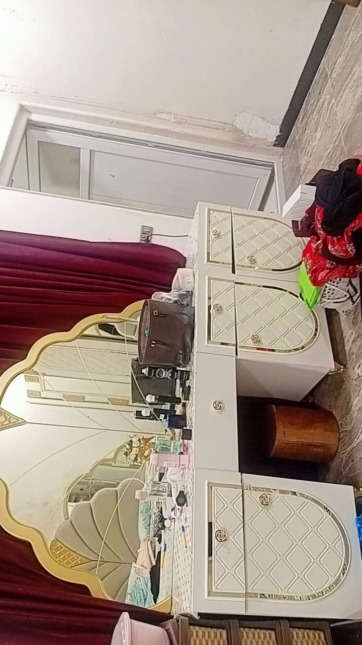 غرفة ضخمة • نظيفة • دوميز