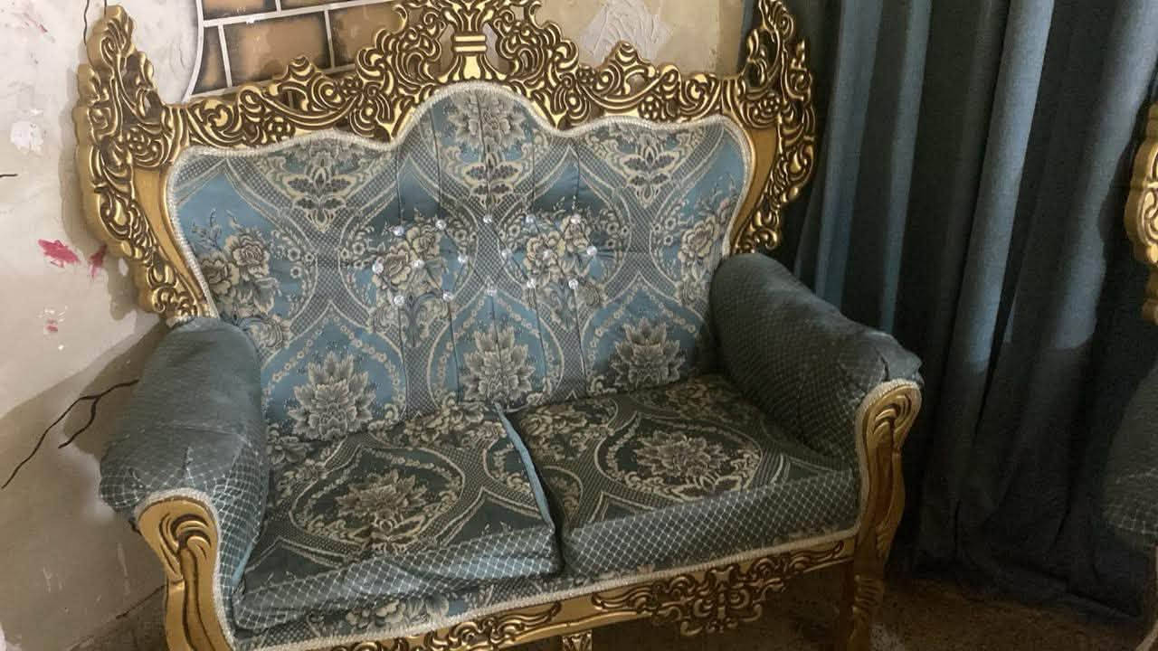 السلام عليكم عندي تخمين للبيع قنفتين كبار وثنين كرسي وحده وسط والثاني هم نفس الشي اللي يريد يتواصل هاذ رقم واتساب ***********
